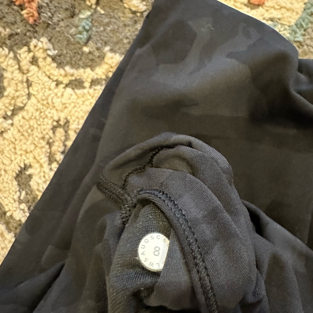 Lululemon Wunder under tight size 8. Great condition barely worn